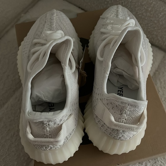 Yeezy Boost 350 V2 - Picture 3 of 9